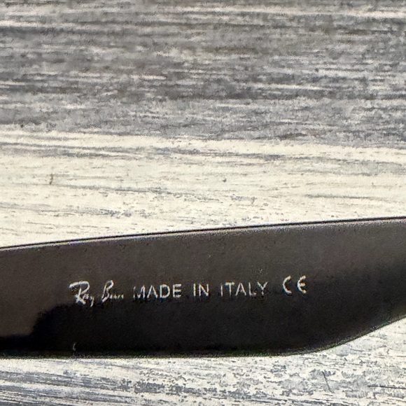 Ray-Ban sunglasses and case - Picture 9 of 11